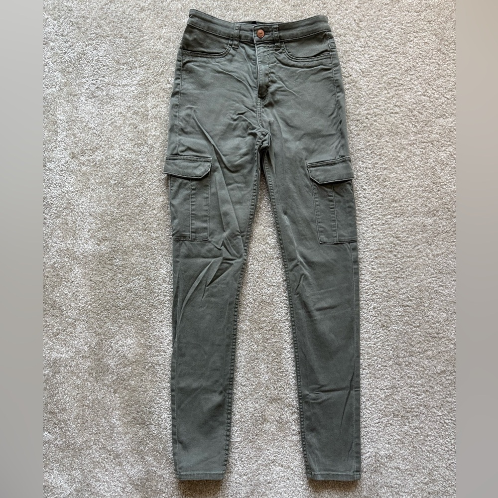 H&M (Divided) High Waisted Khaki Pants - Size: 4